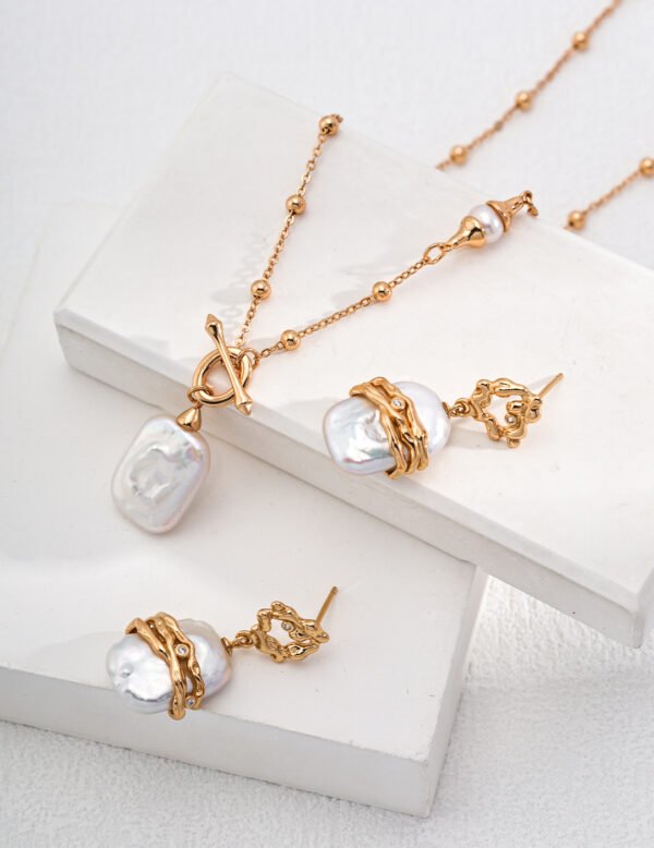 Natural Pearl Square Pendant Gold-Plated Necklace - Image 4