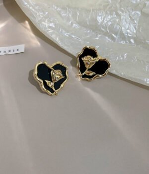 Black heart-shaped flowers 925 Sterling Silver Post Part Earrings