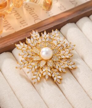 18K Gold Plated Corsage Snowflake Brooch Scarf Buckle Gift