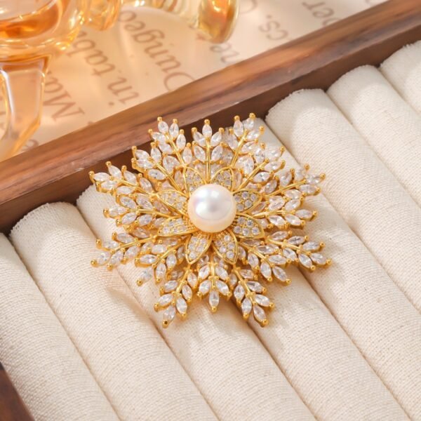 18K Gold Plated Corsage Snowflake Brooch Scarf Buckle Gift