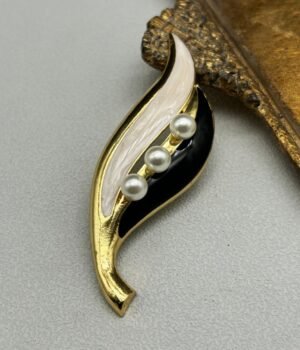 18K Gold Plated Vintage Brooch Leaf Enamel Color