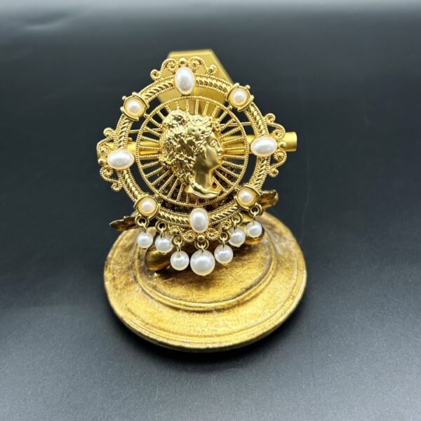 18K Gold Plated Vintage Three-Dimensional Human Head Relief Round Brooch Accessories