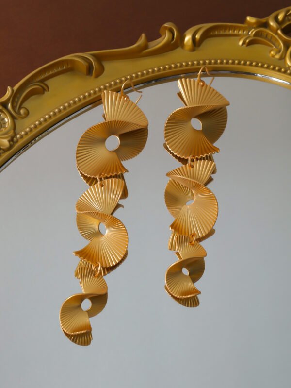 Vintage style spiral long earrings - Image 2