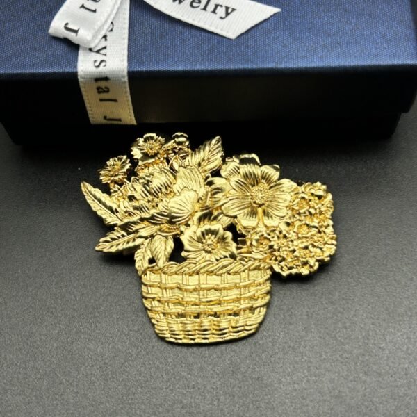 Vintage Three-Dimensional Relief Hollow Flower Basket Brooch 18K Gold Plated