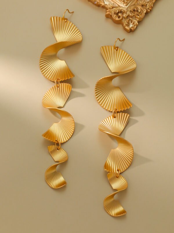 Vintage style spiral long earrings