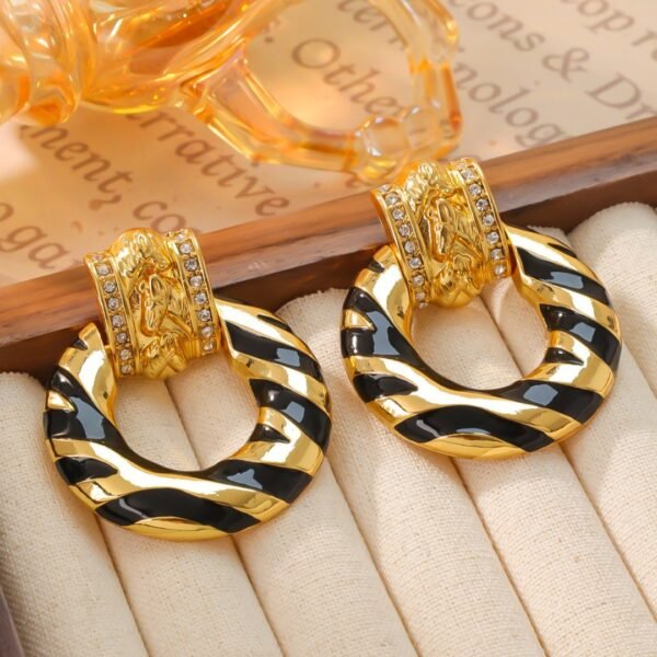 Vintage zebra pattern large circle enamel full diamond earrings