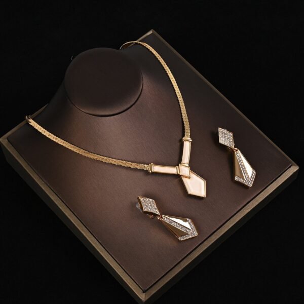 18k Gold Plated Vintage Jewelry Sets Czech Diamonds Inlaid Snake Bones Chain Necklace Earrings