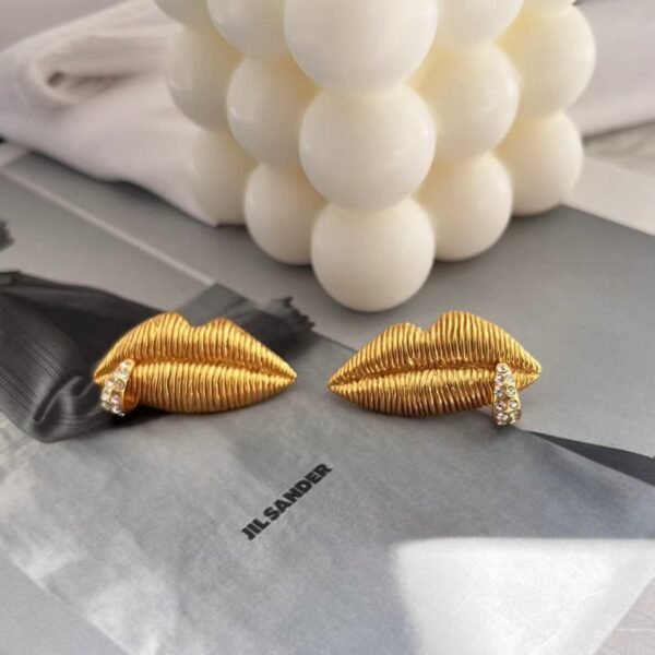 18k Gold Plated Vintage Design Lip Shape Stud Earrings Rhinestone Inlaid Piercing - Image 3