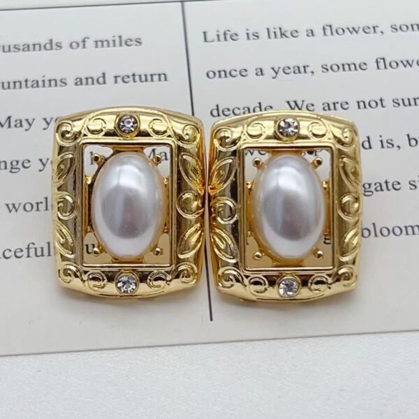 Vintage Square Geometric Texture White Imitation Pearl Earrings