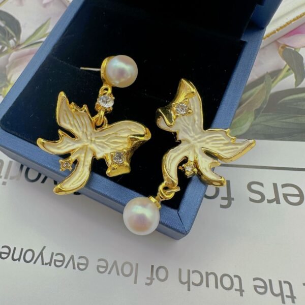 Silver Needle Irregular Butterfly Earrings White Pearls