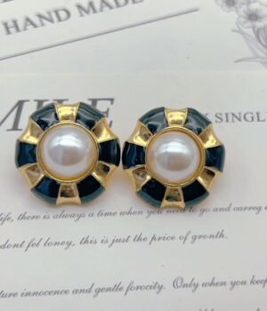 Vintage Black Earrings Round