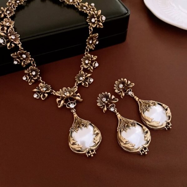 Vintage Design Rhinestone Inlaid Flower Chain Leaf Shape Imitation Pearl Elegante Dangle Earrings / Necklace / Set