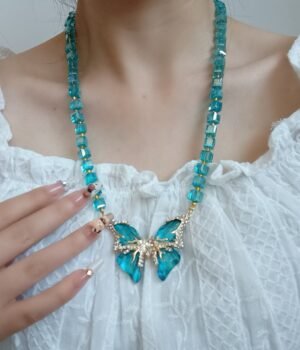 Vintage Design Rhinestone Inlaid Butterfly Pendant Necklace Iridescent Cube Shape Beaded Chain