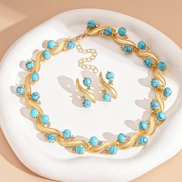 Vintage Style Turquoise Stone Necklace / Stud Earrings / Set - Image 4