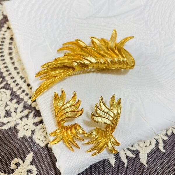 Vintage Design Matte Gold Wing Shape Dainty Sand Gold Color Feather Shape Stud Earrings / Brooch / Set - Image 5