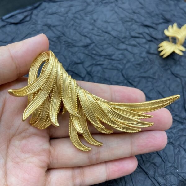 Vintage Design Matte Gold Wing Shape Dainty Sand Gold Color Feather Shape Stud Earrings / Brooch / Set - Image 7