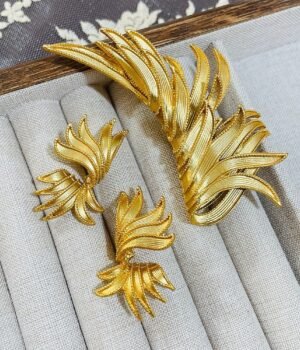 Vintage Design Matte Gold Wing Shape Dainty Sand Gold Color Feather Shape Stud Earrings / Brooch / Set