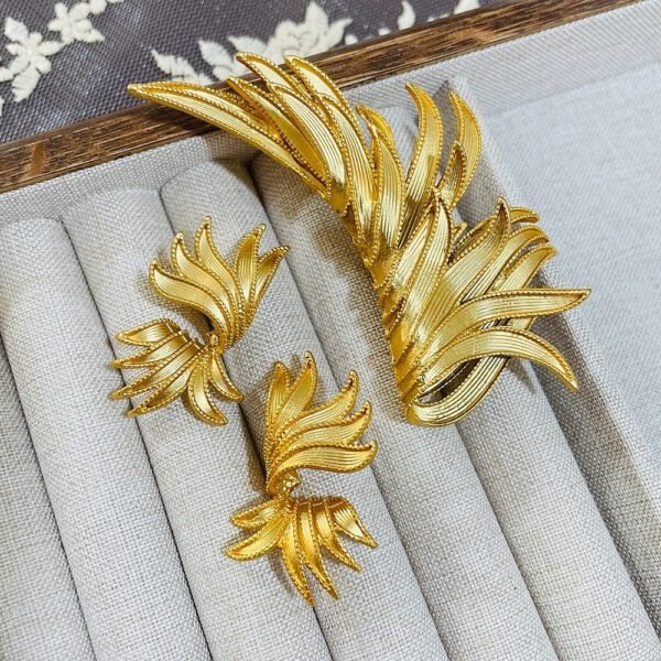 Vintage Design Matte Gold Wing Shape Dainty Sand Gold Color Feather Shape Stud Earrings / Brooch / Set