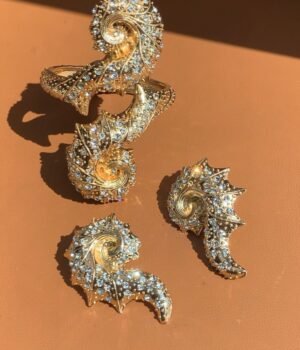 Sparkling Rhinestone Inlaid Maximelism Style Open Size Cuff Shell Shape Bangle / Sea Shell Stud Earrings