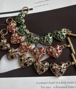Gold Plated Vintage Design Valentine's Jewelry Rhinestone Inlaid Heart Shape Bracelet OT Clasp Copper Material