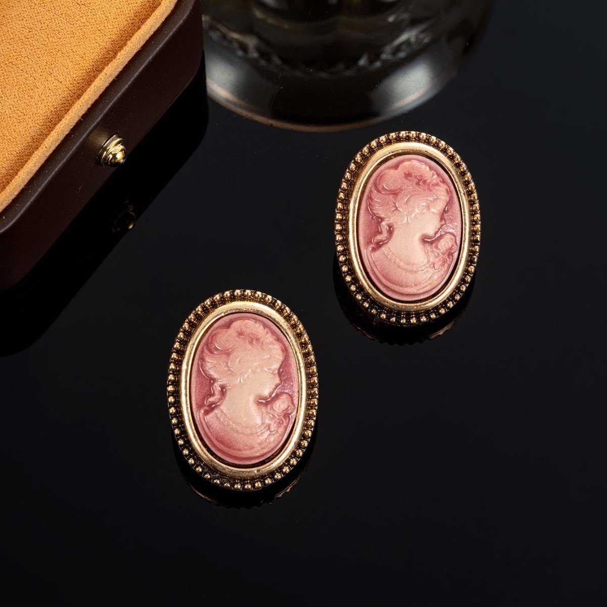 Pink Cameo Style Vintage Vibe Stud Earrings Glass Pearl Chain Necklace - Image 4
