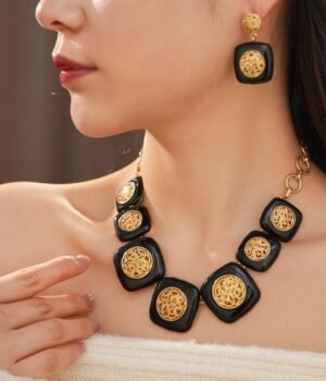 Enamel Color Vintage Design Dangle Earrings Necklace Set Red / Black / White